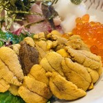 割烹 千代 - 赤ウニ。