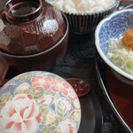 旬菜の味わい がら里 - ご飯　赤だし　茶碗蒸し