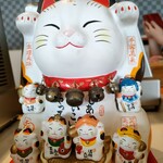 いちば鮨 - ご利益がものすごくありそうな招き猫