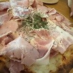 清里ハム リゾナーレ店 - ハムたっぷりのポテトピザ
