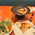 ピッツェリア マリノ - 料理写真:メインのパスタが到着する前に、ブッフェの料理を楽しもう。