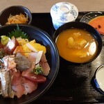 魚漁家 - 海鮮丼
