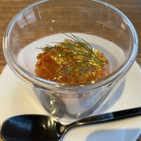 ザ ピーク - サフランで緑を演出。濃縮トマトのソースの上にこのジュレがいいアクセント