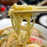 青竹手打ちラーメン　おお竹 - 麺リフト