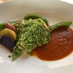 野菜が主役の古民家レストラン 花果菜 - きれい！付け合わせのジャンボピーマンが20センチはありました！香草パン粉とトマトのソースがめちゃくちゃ美味しい！今までで、1番好きです！