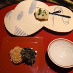 加賀屋 - 焼き物:鱸の幽庵焼き、帆立とおかきの天ぷら、もずくの天ぷら