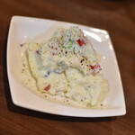 ワインバー バッカス - マヨネーズを使わない、いぶりガッコ入りポテトサラダ（９００円）２０２４年７月