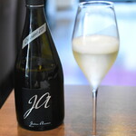 ワインバー バッカス - ジェローム・アルヌー・クレマン・デュ・ジュラ（ボトル１２，５００円）２０２４年７月