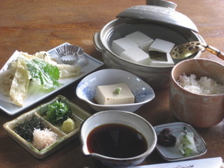 Kisaki - 京湯どうふ￥2100　自家製ごま豆腐・野菜とゆばの天ぷら・ご飯