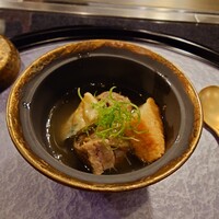 銀座 和牛鉄板焼 USHIGAMI - 牛肉のおでん スープが美味しい