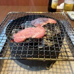 熟成ホルモン・山形牛 炭火焼肉 牛語 - 