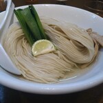 中華そばや 和凡 - 冷やされた麺