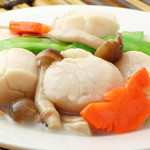 Stir-fried shimeji mushrooms and scallops