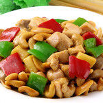 Stir-fried chicken and cashew nuts