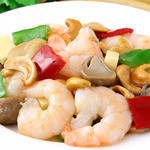 Stir-fried shrimp and cashew nuts