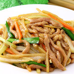 Stir-fried shredded pork and bamboo shoots