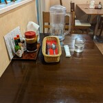 キッチン すみっこ - カツカレーを待つ卓上。