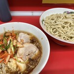 ラーメン二郎 - ラーメン（900円）＋つけ変更（100円）＋味うずら（100円）＋SUPERキムチ（100円）、ニンニクコール