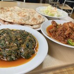 カシミール - パラクカレー、チキンカラヒ、ロティ、サラダ