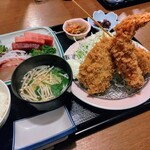 お食事処 大原 - このアングルを敢えて！海老のアーチ♪
