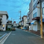 奈良 - 「奈良」さんへ続く道。奥の方、右手にお店がありますよ！