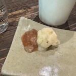 ひまり屋 GALERA - 酒盗と燻製ポテトサラダ　取り分け