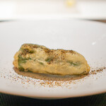 エクアトゥール - 万願寺唐辛子のフリット フカヒレ、豚足を詰めて