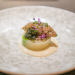 エクアトゥール - カマスのなめろう ポワローとアスパラガスのテリーヌ じゃがいものソース