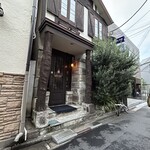 Radio - R6.7  店舗前