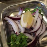 インド料理 パリワル - 玉ねぎやパクチーが良いアクセント