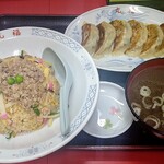中華料理 丸福 - 完璧なチャーハン、餃子、スープです！