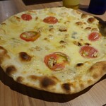 アトリエ・ド・フロマージュ - チーズ工房のクアトロフォルマッジ トマトトッピング L