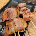 秋元屋 - 梅しそ肉巻きと好安定のトマト肉巻きです。