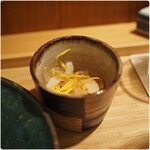 根津 焼鳥 照隅 - 静岡の玉ねぎの自家製ポン酢