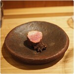 根津 焼鳥 照隅 - 茨城の鴨の胸肉マッシュルームとエシャロットマスターシード