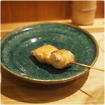 根津 焼鳥 照隅 - 鶏胸肉に鶏胸皮を巻いたもの