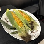 ラ ターブル ドゥ ジョエル・ロブション - 一瞬ビックリ‼️、ロブションでとうもろこしの丸焼き⁉️