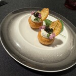 ラ ターブル ドゥ ジョエル・ロブション - フロマージュブランとハーブを詰めたグジュール、ソローニャ産キャビアをあしらって。