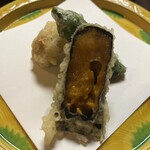 美国観光ハウス - ウニの磯辺揚げと、ヒラメのエンガワの揚げ物