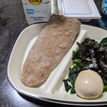 Compain - croustillant。パンのサクサク感を表現する言葉のようです。一枚20gなので70kcalくらいかと。このパンはレストランのシェフに教えたい