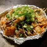とん平 - 名物ホルモンミックス炒め1,298円