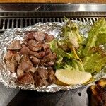 とん平 - 砂ずりにんにく焼き583円