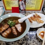 今池呑助飯店 - 全体図。
