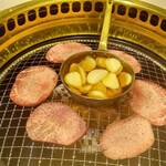 やきにく 燈火園 - 