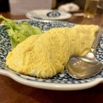 どぜう・四季料理 やぶや - キムチオムレツ（¥740税込）
      羽毛布団のようにふんわりした玉子、美しすぎます(*´꒳`*)これぞやぶやクオリティ♪