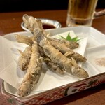 どぜう・四季料理 やぶや - どじょう姿揚げ（¥940税込）
      サクッと軽い唐揚げは、どじょうを初めて食べる人にピッタリ(^^)山椒塩をつけて頂きます♪