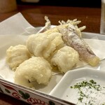 どぜう・四季料理 やぶや - ハモ天ぷら（¥990税込）
      コレ！衣はサクッと、ハモはふわっともう最高ヾ('ﾛ'*)ﾉ"ｩﾝﾏｯ
      添えられた茗荷天ぷらも名脇役です(^^)