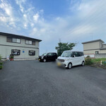 ハンブルグ - お店の前にも2台から3台…
      横にも6台ほど止められます♡