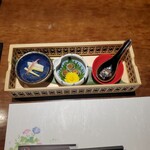 黒豚しゃぶしゃぶ あじと - お通し×4～ミョウガとセロリの酢漬け、山牛蒡の鹿屋カンパチ巻き、さくらんぼの生ハム巻き