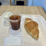 リトルマーメイド - 塩パンロレーヌ岩塩176円、モーニングアイスティ200円